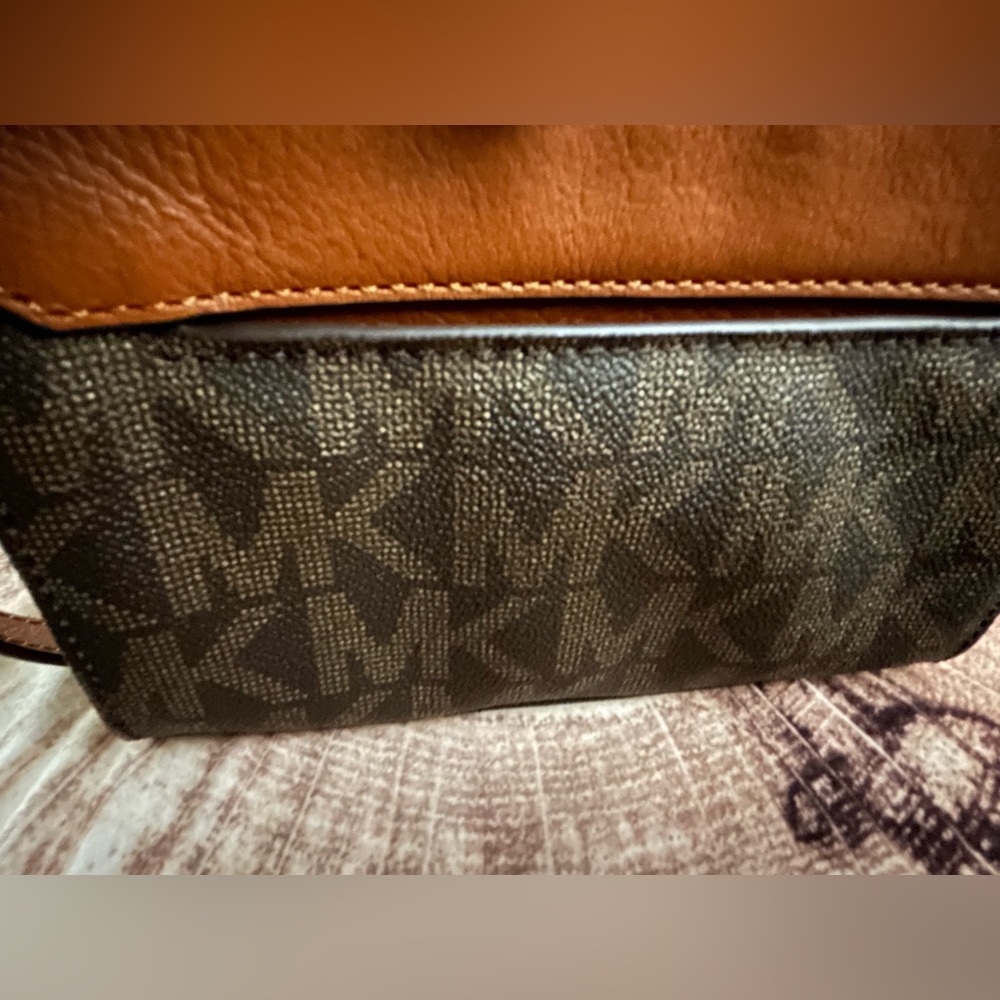 Authentic Michael Kors Florence Crossbody Purse. Never Used. - Picture 6 of 16